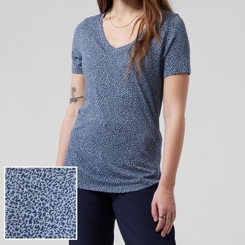 Athleta Breezy Scoop V-Neck Tee in Micro Cheetah Blue L